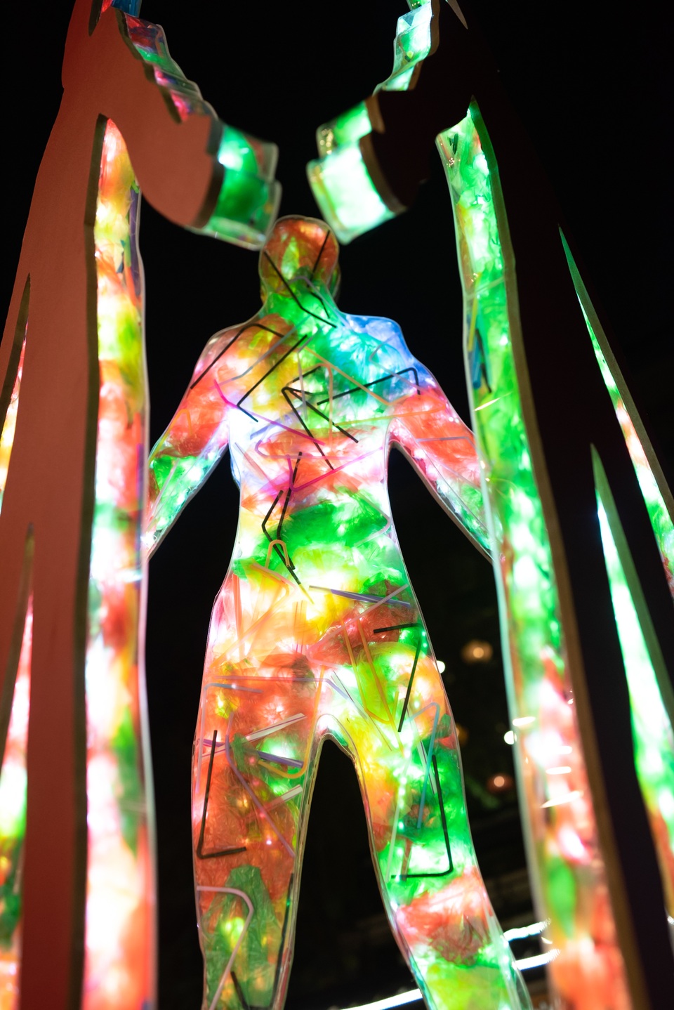 Sửng sốt những tác phẩm nghệ thuật làm từ “rác thải” ở Hà Nội - 5