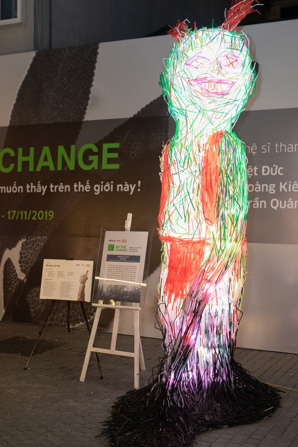 Sửng sốt những tác phẩm nghệ thuật làm từ “rác thải” ở Hà Nội - 4