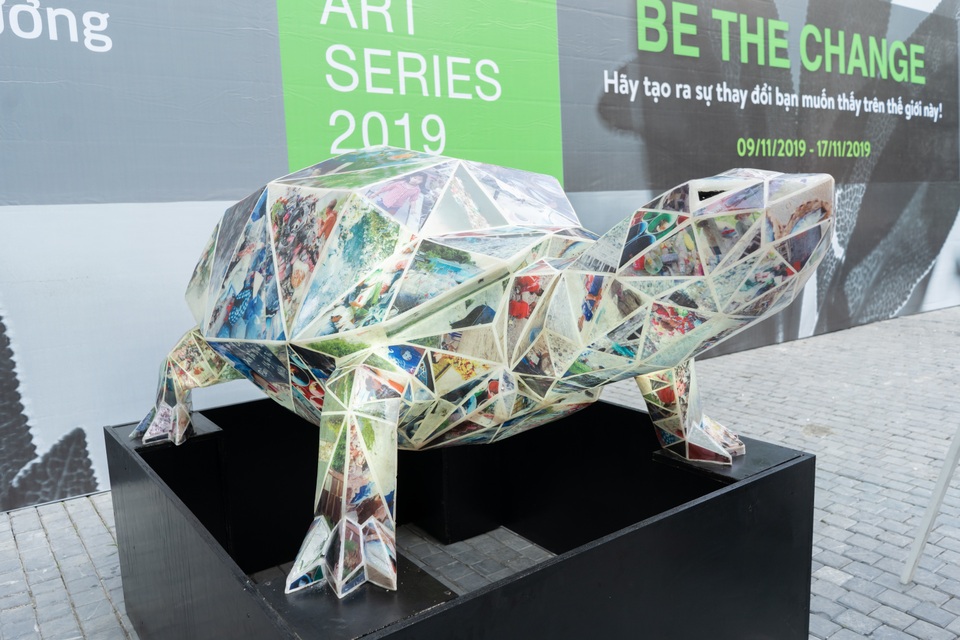 Sửng sốt những tác phẩm nghệ thuật làm từ “rác thải” ở Hà Nội - 2