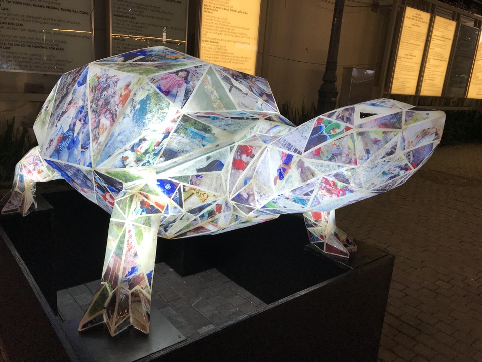 Sửng sốt những tác phẩm nghệ thuật làm từ “rác thải” ở Hà Nội - 8