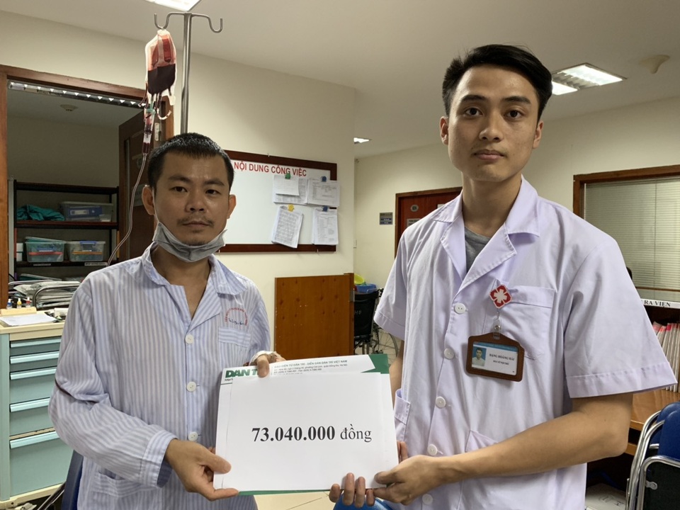 Người cha nghẹn ngào mong ngày ra viện cầm số tiền bạn đọc giúp đỡ để thắp hương cho con! - 4 Người cha nghẹn ngào mong ngày ra viện cầm số tiền bạn đọc giúp đỡ để thắp hương cho con! - 4