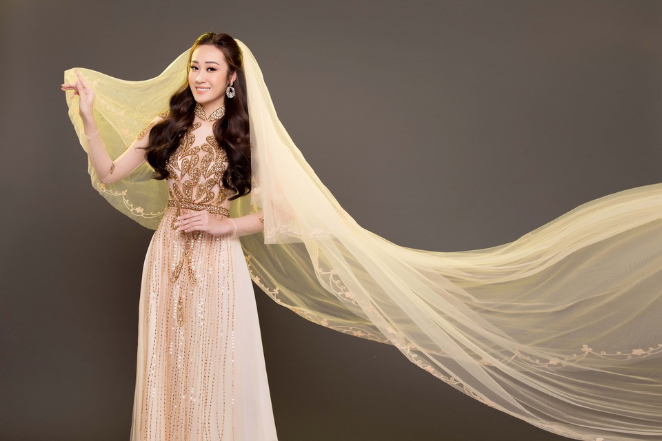 Anika Trinh Trinh duyên dáng với áo dài - 1