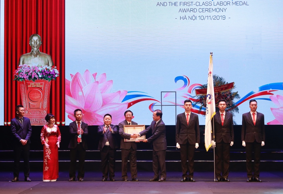 Hanvico đón nhận Huân chương Lao động hạng Nhất - 1 Hanvico đón nhận Huân chương Lao động hạng Nhất - 1