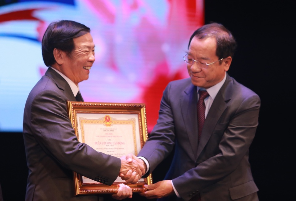 Hanvico đón nhận Huân chương Lao động hạng Nhất - 2 Hanvico đón nhận Huân chương Lao động hạng Nhất - 2