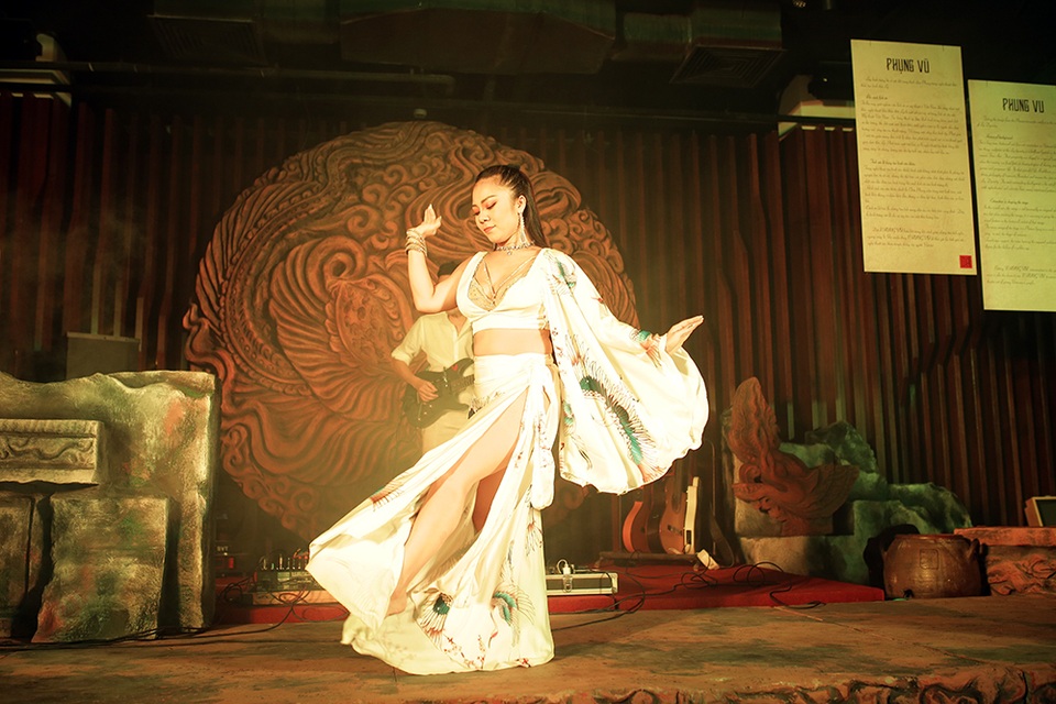 Độc đáo vũ khúc bellydance kết hợp âm nhạc cung đình giữa lòng Thủ đô - 11 Độc đáo vũ khúc bellydance kết hợp âm nhạc cung đình giữa lòng Thủ đô - 11