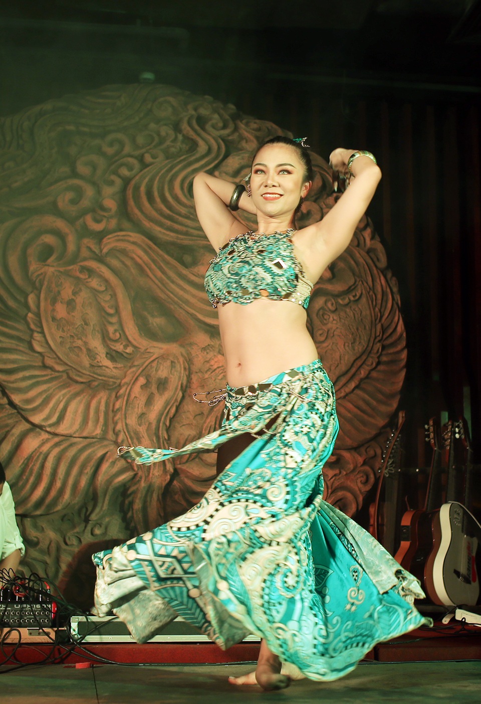 Độc đáo vũ khúc bellydance kết hợp âm nhạc cung đình giữa lòng Thủ đô - 3 Độc đáo vũ khúc bellydance kết hợp âm nhạc cung đình giữa lòng Thủ đô - 3