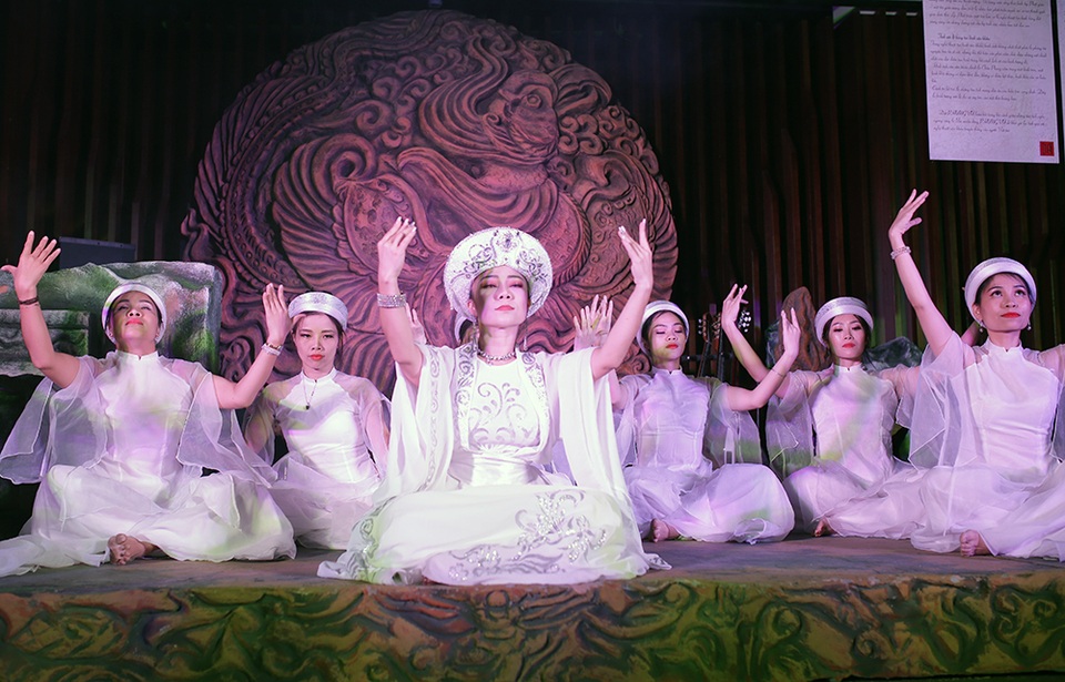 Độc đáo vũ khúc bellydance kết hợp âm nhạc cung đình giữa lòng Thủ đô - 7 Độc đáo vũ khúc bellydance kết hợp âm nhạc cung đình giữa lòng Thủ đô - 7