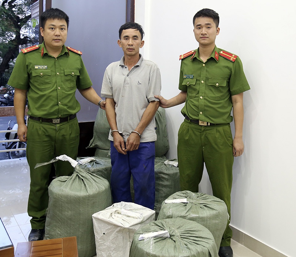 Phát hiện gần 1 tấn pháo nhập lậu được cất giấu ở nhiều địa điểm - 2 Phát hiện gần 1 tấn pháo nhập lậu được cất giấu ở nhiều địa điểm - 2