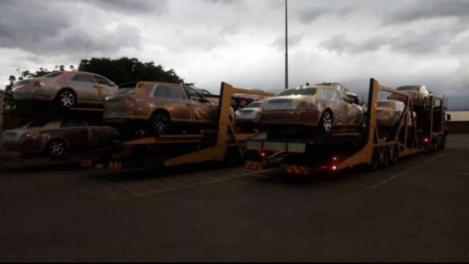 Đất nước còn nghèo, nhà vua vẫn mua hàng chục siêu xe cho 15 bà vợ - 1