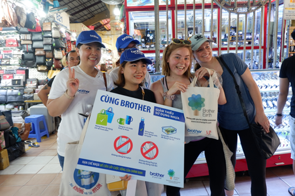“Cùng Brother Nói không với túi nylon” - Việc làm nhỏ - Hiệu quả lớn - 3 “Cùng Brother Nói không với túi nylon” - Việc làm nhỏ - Hiệu quả lớn - 3