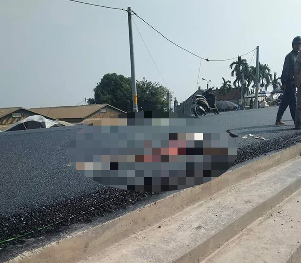 Đi bộ trên đường đang thi công, người đàn ông bị xe lu cán tử vong - 2 Đi bộ trên đường đang thi công, người đàn ông bị xe lu cán tử vong - 2