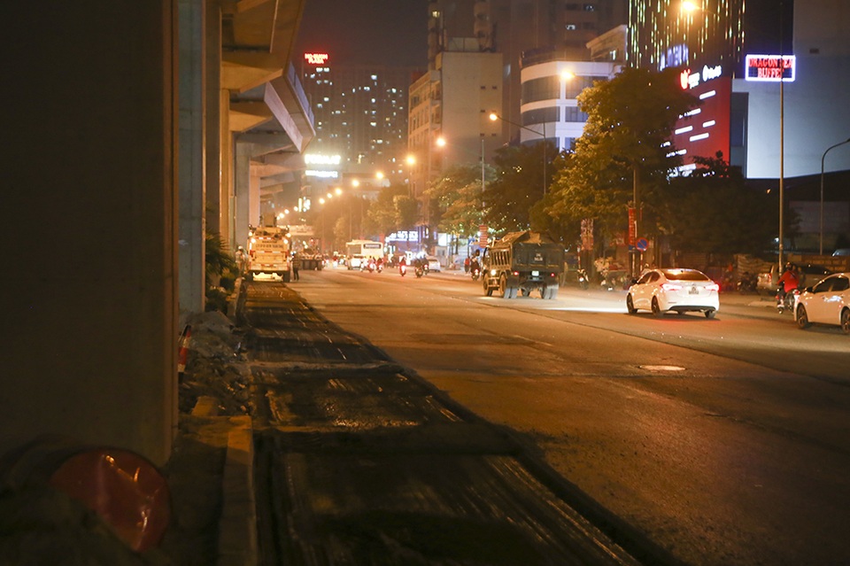Hà Nội: Xuyên đêm sửa chữa, vá lại mặt đường Nguyễn Trãi - 13 Hà Nội: Xuyên đêm sửa chữa, vá lại mặt đường Nguyễn Trãi - 13