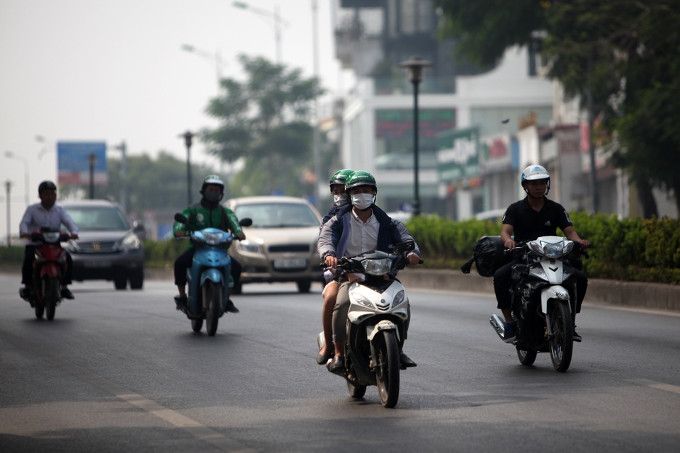 Bầu trời khu vực Hà Nội có chỉ số không khí cảnh báo khẩn cấp về sức khỏe - 9 Bầu trời khu vực Hà Nội có chỉ số không khí cảnh báo khẩn cấp về sức khỏe - 9