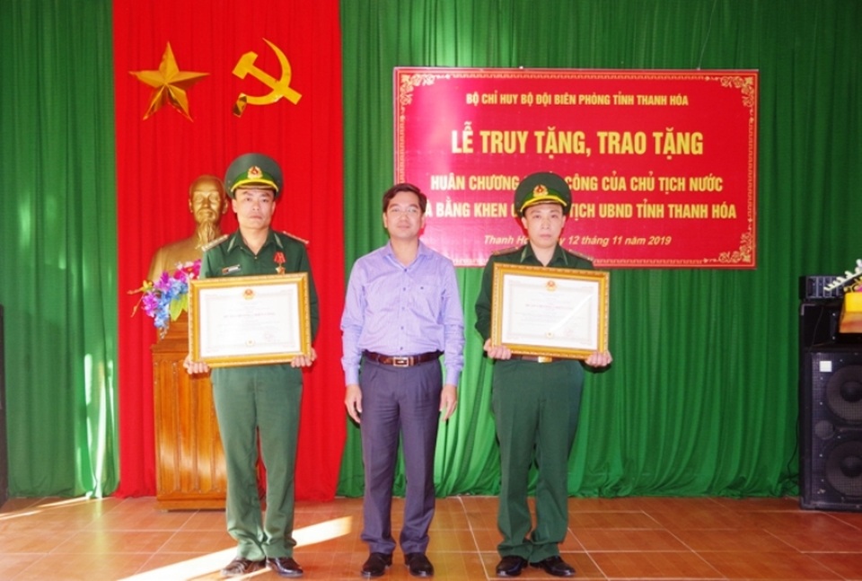 Truy tặng huân chương chiến công cho sĩ quan biên phòng hi sinh khi truy bắt tội phạm - 2 Truy tặng huân chương chiến công cho sĩ quan biên phòng hi sinh khi truy bắt tội phạm - 2
