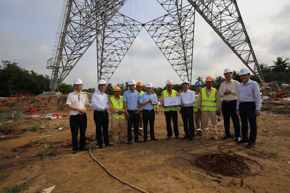 Đường dây 500 kV Sông Hậu - Đức Hòa trên đường về đích - 2 Đường dây 500 kV Sông Hậu - Đức Hòa trên đường về đích - 2