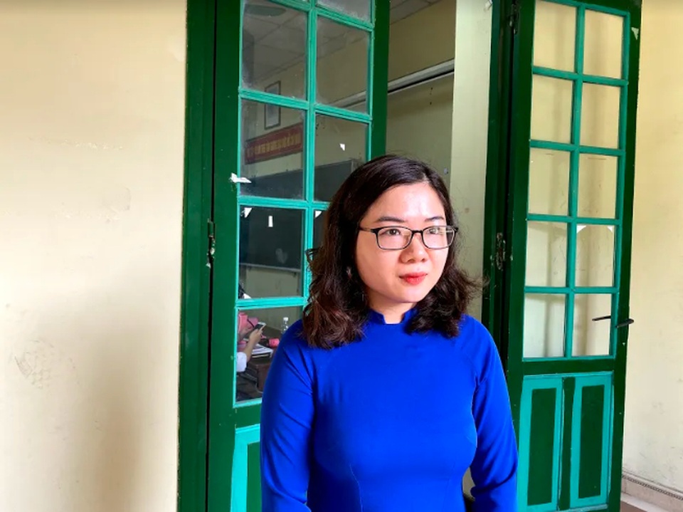 Học sinh Chu Văn An tặng quà các thầy cô giáo bằng sản phẩm tái chế từ rác thải nhựa - 5 Học sinh Chu Văn An tặng quà các thầy cô giáo bằng sản phẩm tái chế từ rác thải nhựa - 5