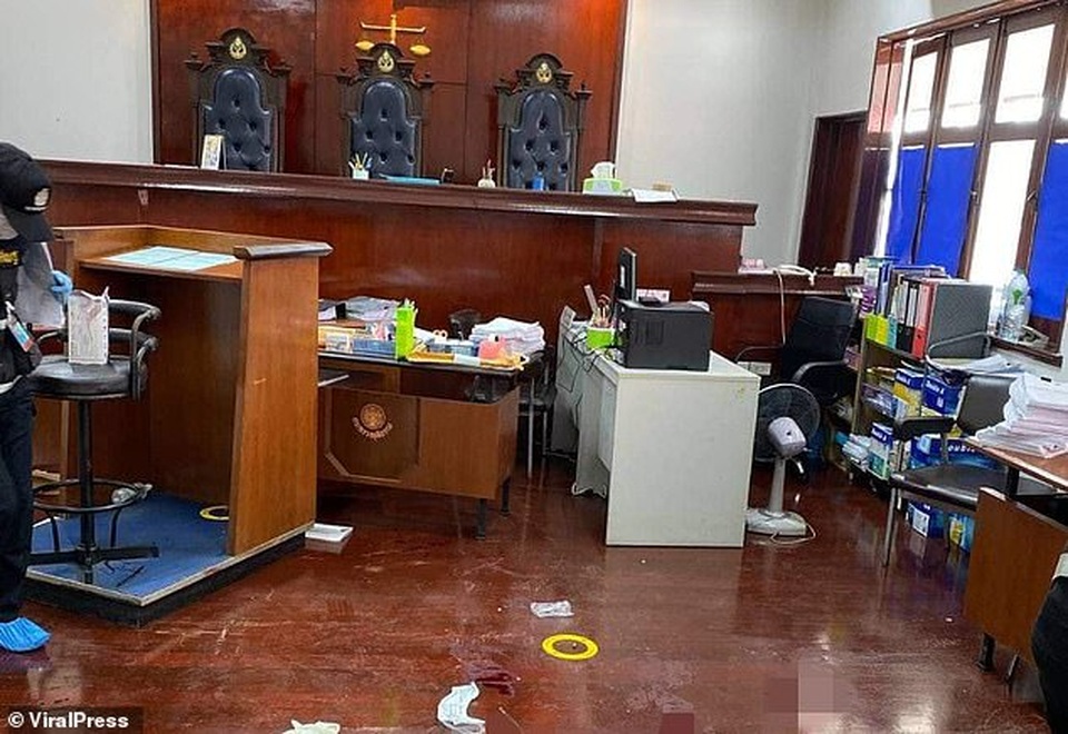 Chấn động vụ tướng Thái Lan bắn chết nguyên đơn và luật sư ngay tại tòa án - 1 Chấn động vụ tướng Thái Lan bắn chết nguyên đơn và luật sư ngay tại tòa án - 1