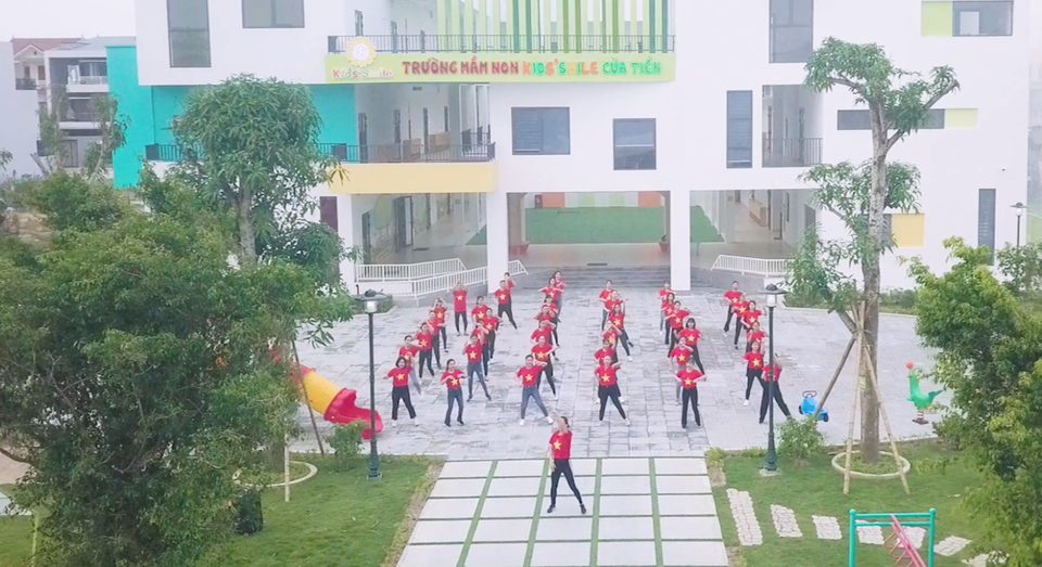 Ấn tượng clip 40 cô giáo mầm non nhảy bài “Việt Nam ơi” - 2