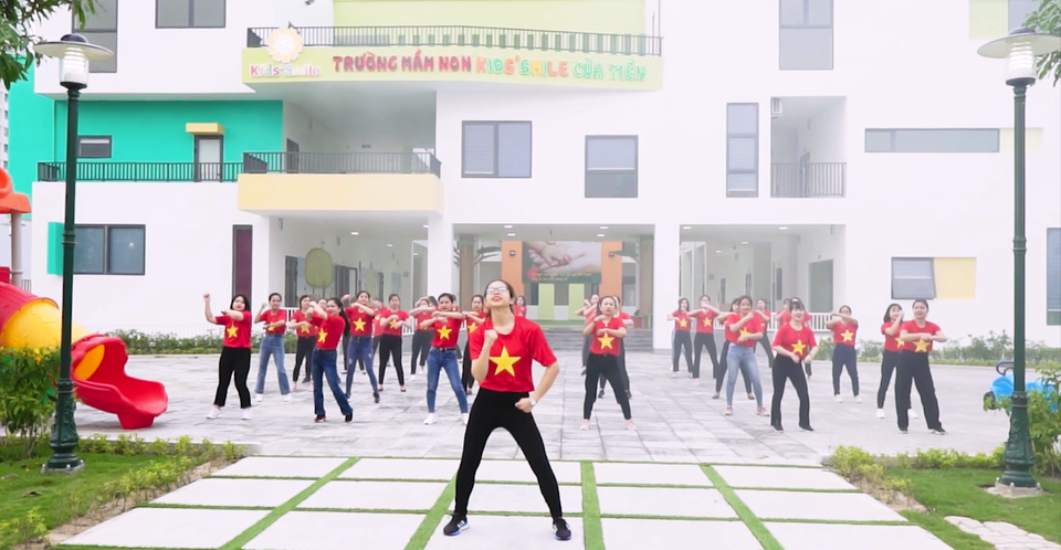 Ấn tượng clip 40 cô giáo mầm non nhảy bài “Việt Nam ơi” - 3