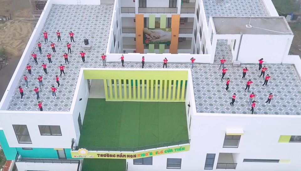 Ấn tượng clip 40 cô giáo mầm non nhảy bài “Việt Nam ơi” - 4