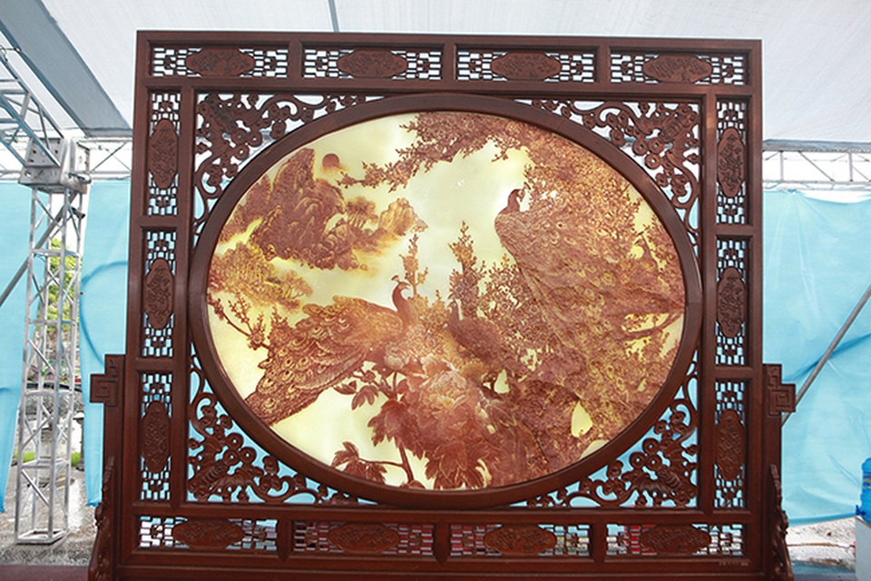 Bức tranh nặng cả tấn, giá vài tỷ khiến ai cũng choáng - 4 Bức tranh nặng cả tấn, giá vài tỷ khiến ai cũng choáng - 4