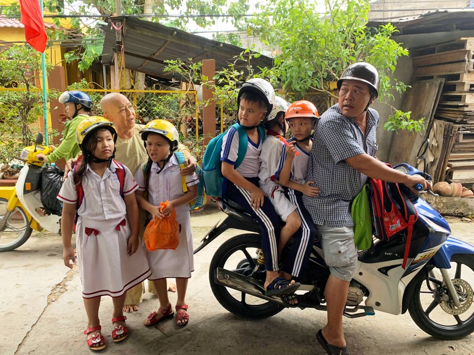Những đứa trẻ bị bỏ rơi từng gặp Chủ tịch UBMTTQ Việt Nam, giờ đã không còn côi cút - 7 Những đứa trẻ bị bỏ rơi từng gặp Chủ tịch UBMTTQ Việt Nam, giờ đã không còn côi cút - 7