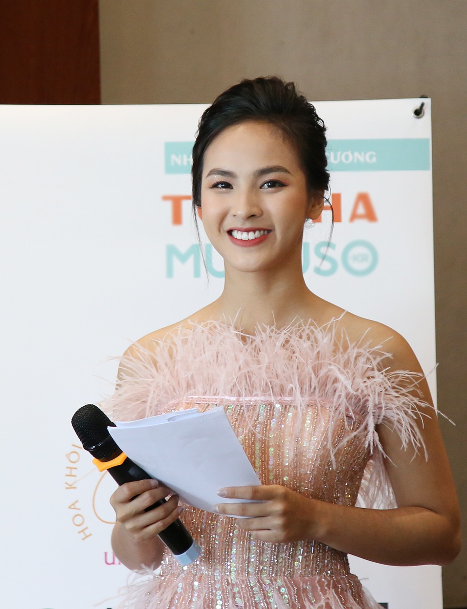 Á khôi Sinh viên Việt Nam trở thành MC thời sự, thần tượng Á hậu Thuỵ Vân - 10 Á khôi Sinh viên Việt Nam trở thành MC thời sự, thần tượng Á hậu Thuỵ Vân - 10