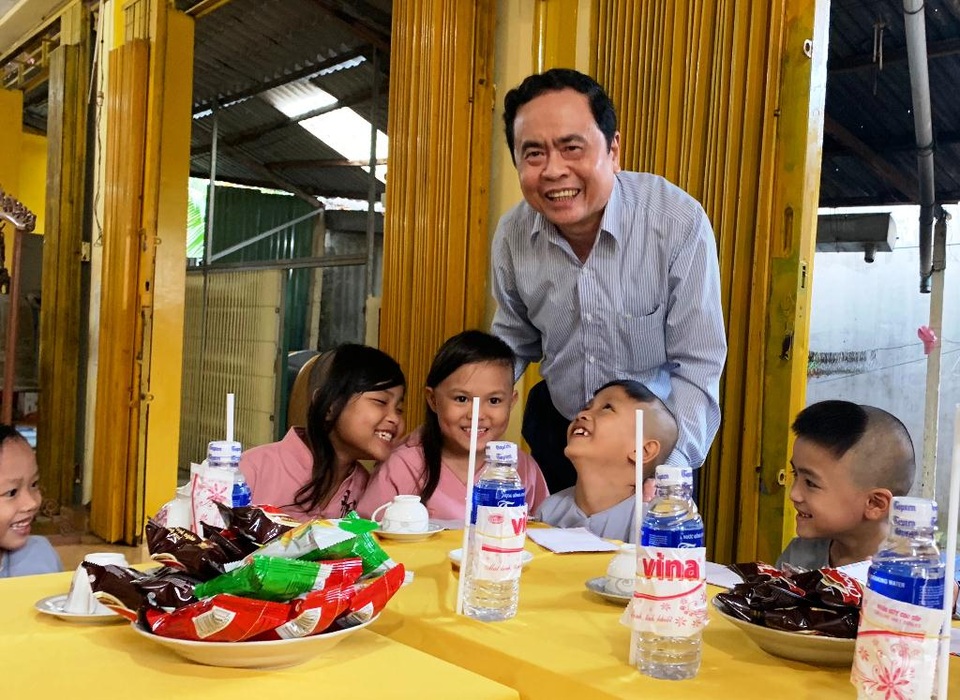 Những đứa trẻ bị bỏ rơi từng gặp Chủ tịch UBMTTQ Việt Nam, giờ đã không còn côi cút - 4 Những đứa trẻ bị bỏ rơi từng gặp Chủ tịch UBMTTQ Việt Nam, giờ đã không còn côi cút - 4