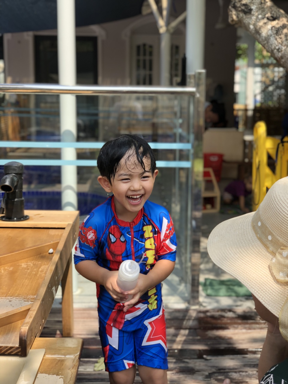 Khánh Thi tiết lộ tuổi thơ quậy phá như con trai - 3 Khánh Thi tiết lộ tuổi thơ quậy phá như con trai - 3