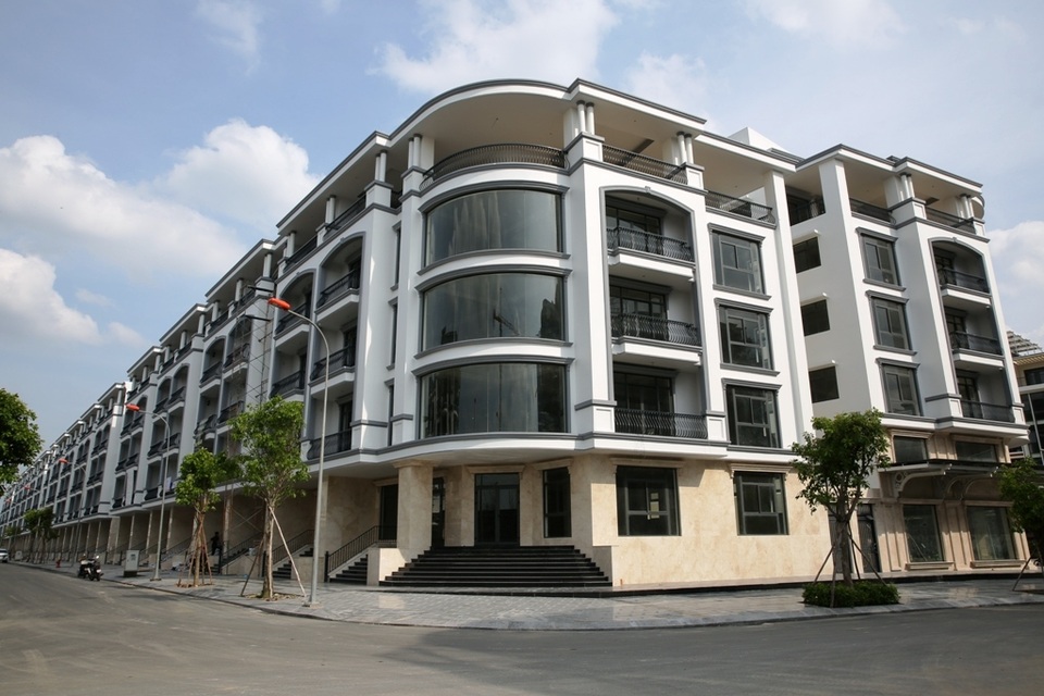 Nhà phố, biệt thự thương mại khan hiếm, giá tăng lên “nóc” - 2