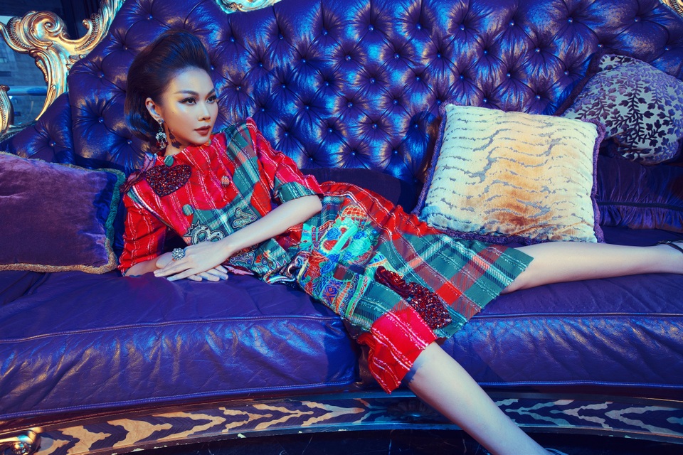 Thanh Hằng hóa nữ hoàng cùng dàn mẫu nam - 2 Thanh Hằng hóa nữ hoàng cùng dàn mẫu nam - 2
