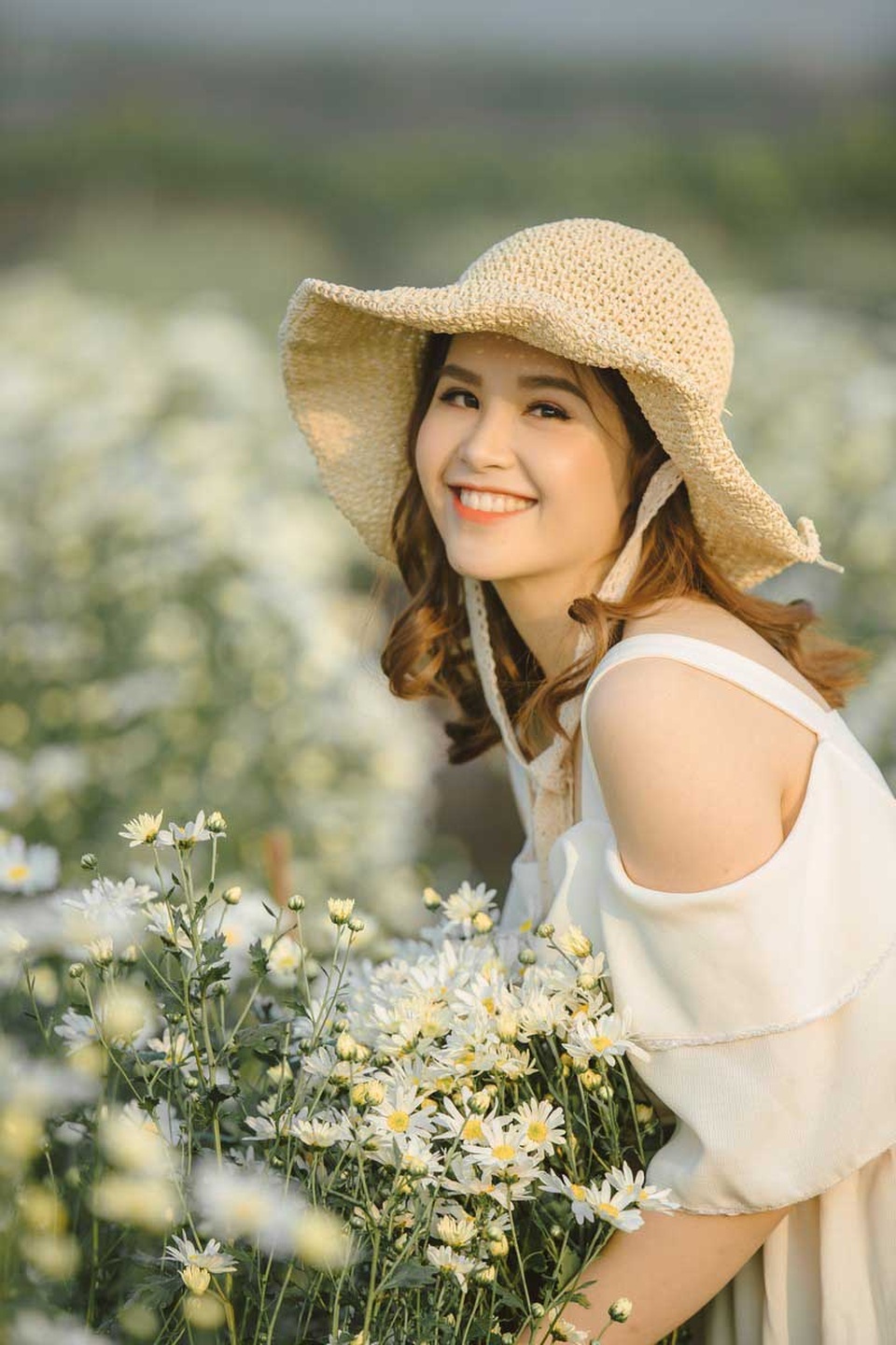 Thiếu nữ rạng ngời chụp ảnh cùng cúc họa mi chia tay đời độc thân - 1 Thiếu nữ rạng ngời chụp ảnh cùng cúc họa mi chia tay đời độc thân - 1