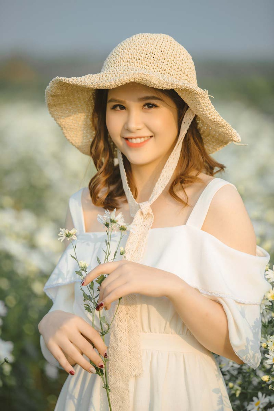 Thiếu nữ rạng ngời chụp ảnh cùng cúc họa mi chia tay đời độc thân - 2 Thiếu nữ rạng ngời chụp ảnh cùng cúc họa mi chia tay đời độc thân - 2