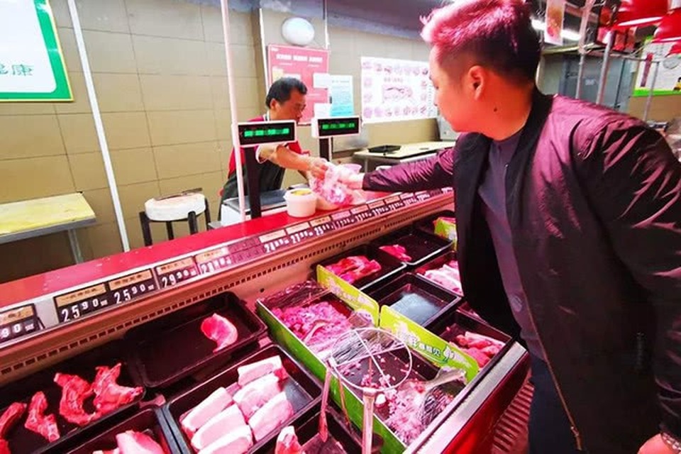 Giá thịt lợn đắt cắt cổ, nhiều người Trung Quốc chọn thịt chó, mèo thay thế - 1 Giá thịt lợn đắt cắt cổ, nhiều người Trung Quốc chọn thịt chó, mèo thay thế - 1