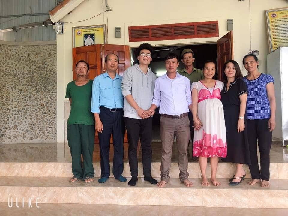 Vượt hơn 300 km đến cảm ơn 2 thầy giáo cứu con mình khỏi đuối nước - 2 Vượt hơn 300 km đến cảm ơn 2 thầy giáo cứu con mình khỏi đuối nước - 2