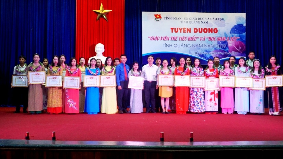 Các giáo viên và học sinh được tuyên dương Quảng Nam: Tuyên dương “Nhà giáo trẻ tiêu biểu” và “học sinh 3 tốt”