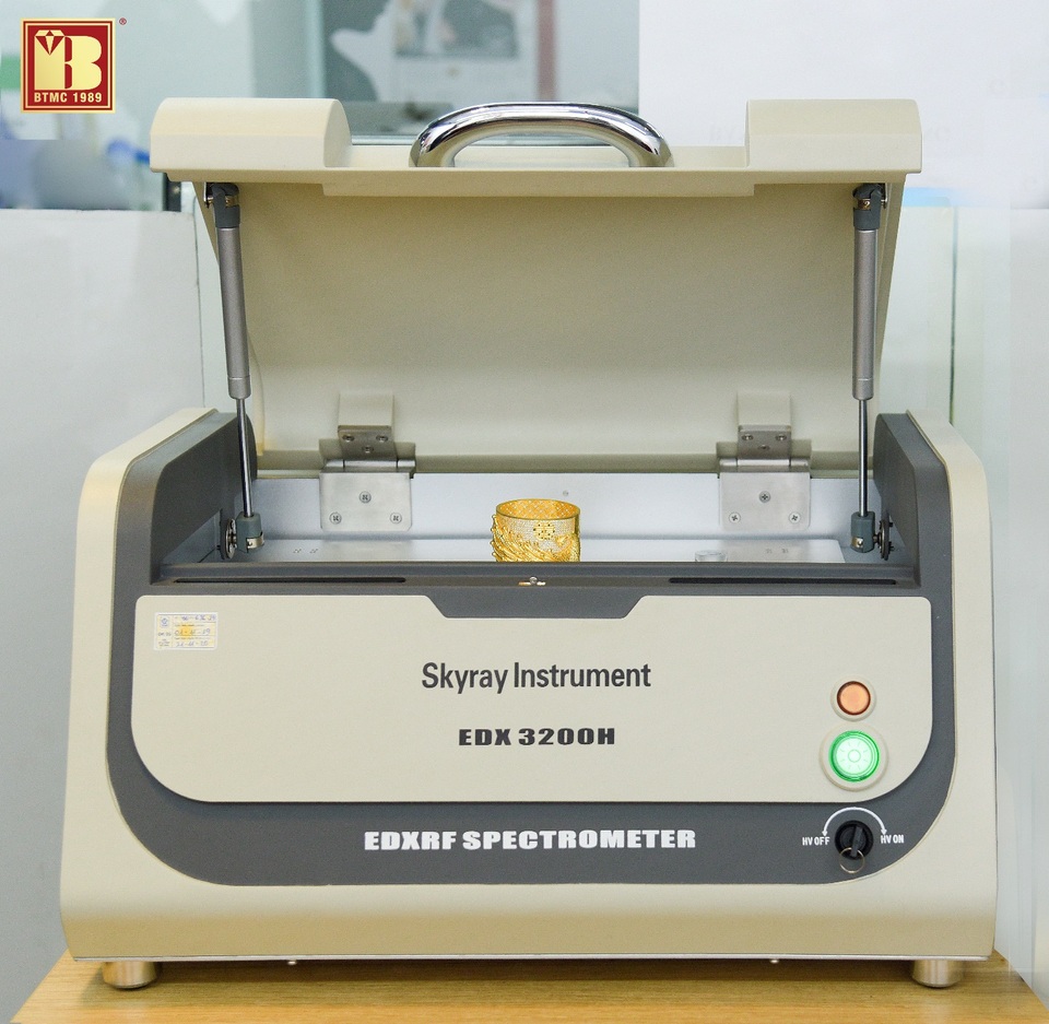 Bảo tín Minh Châu đưa vào sử dụng máy đo tuổi vàng đời mới phục vụ khách hàng - 3 Bảo tín Minh Châu đưa vào sử dụng máy đo tuổi vàng đời mới phục vụ khách hàng - 3