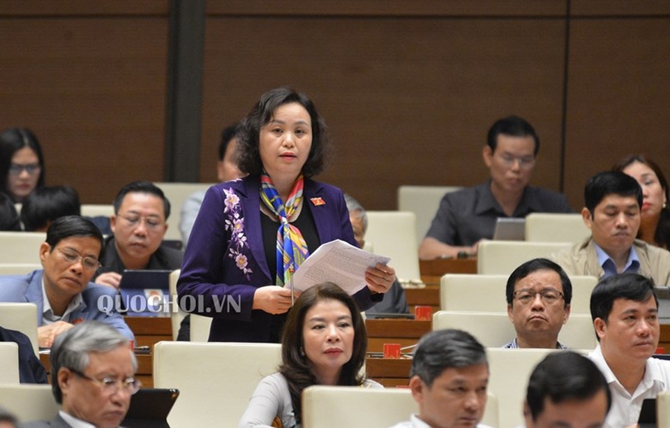 Người dân đốt cỏ gây cháy bị phạt tù, cán bộ để cháy có ai bị mất chức? - 1 Người dân đốt cỏ gây cháy bị phạt tù, cán bộ để cháy có ai bị mất chức? - 1