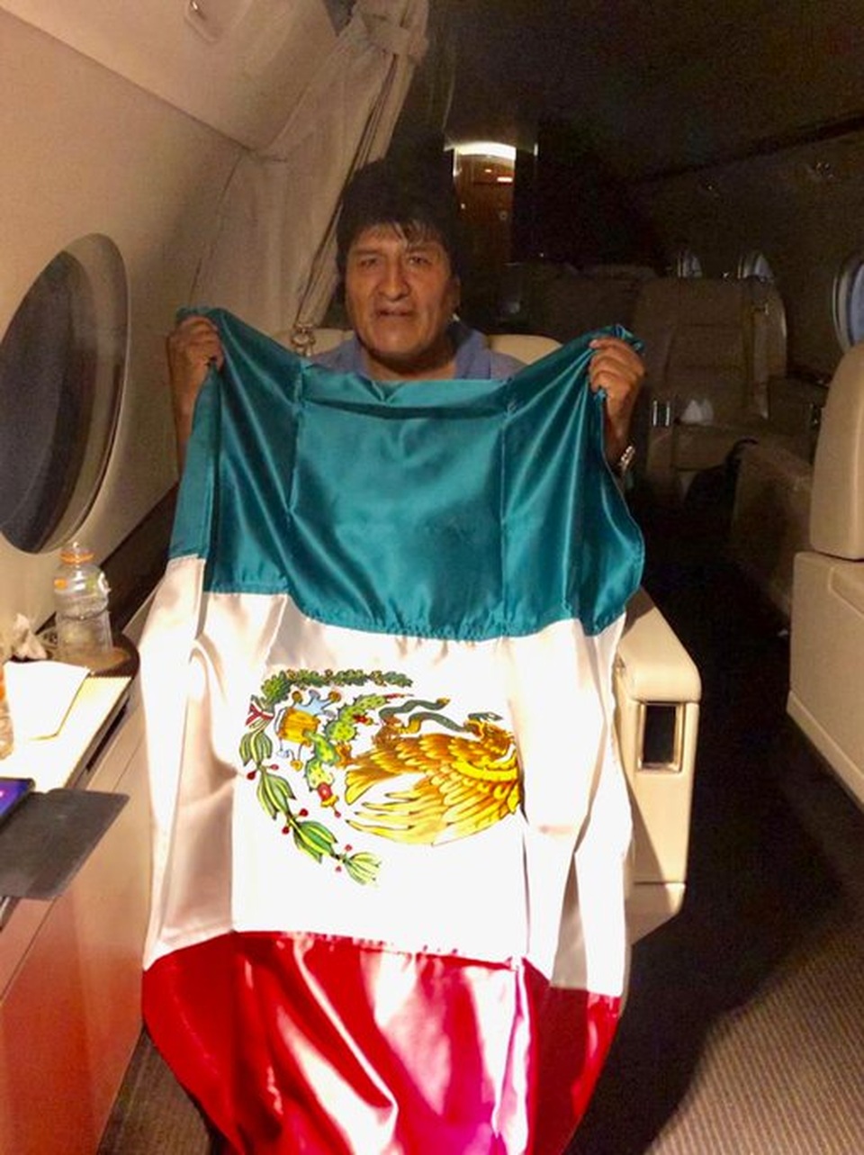 Chuyến bay “bão táp” đưa cựu Tổng thống Bolivia đến Mexico tị nạn - 2 Chuyến bay “bão táp” đưa cựu Tổng thống Bolivia đến Mexico tị nạn - 2