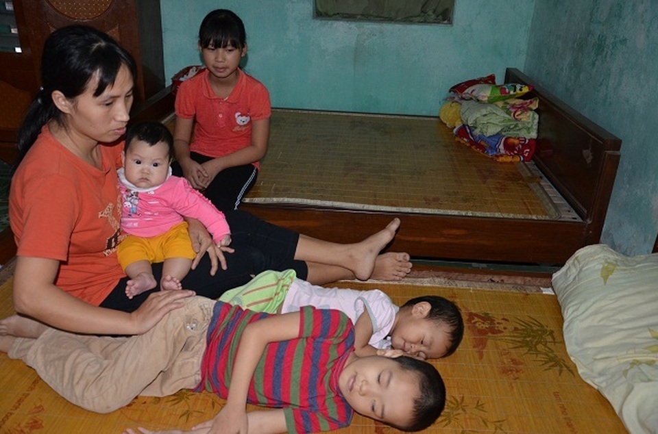 Xót xa cậu bé có tuổi thơ gắn liền với bệnh viện: Các bác ơi! cứu con cháu với - 2 Xót xa cậu bé có tuổi thơ gắn liền với bệnh viện: Các bác ơi! cứu con cháu với - 2