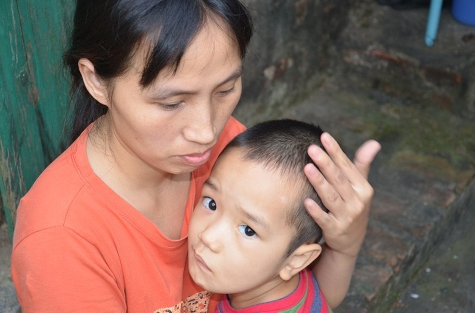 Xót xa cậu bé có tuổi thơ gắn liền với bệnh viện: Các bác ơi! cứu con cháu với - 8 Xót xa cậu bé có tuổi thơ gắn liền với bệnh viện: Các bác ơi! cứu con cháu với - 8