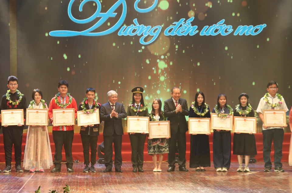 Biểu dương 120 học sinh, sinh viên, thanh niên dân tộc thiểu số tiêu biểu - 1 Biểu dương 120 học sinh, sinh viên, thanh niên dân tộc thiểu số tiêu biểu - 1