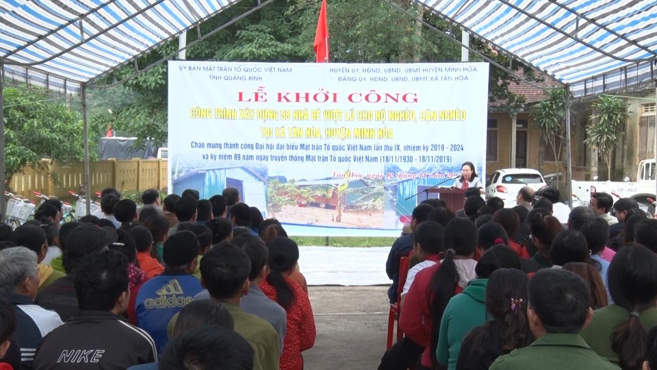 Khởi công xây dựng 58 nhà bè vượt lũ cho người nghèo vùng rốn lũ - 1 Khởi công xây dựng 58 nhà bè vượt lũ cho người nghèo vùng rốn lũ - 1