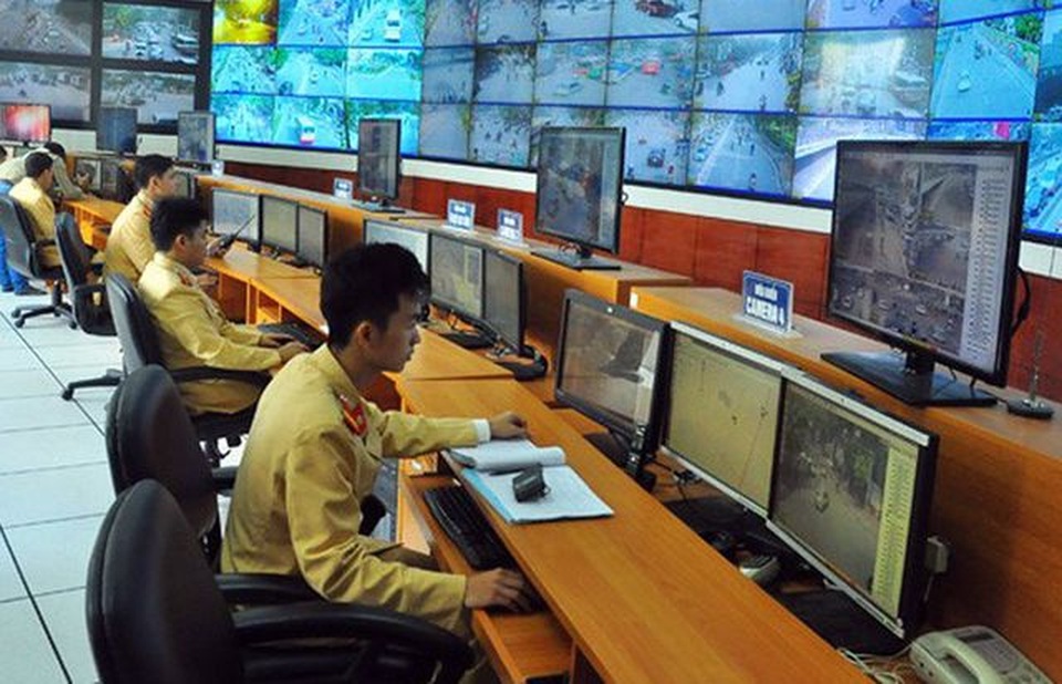 Hà Nội: Hơn 10 tháng, phạt nguội 1.500 trường hợp vi phạm giao thông - 2 Hà Nội: Hơn 10 tháng, phạt nguội 1.500 trường hợp vi phạm giao thông - 2