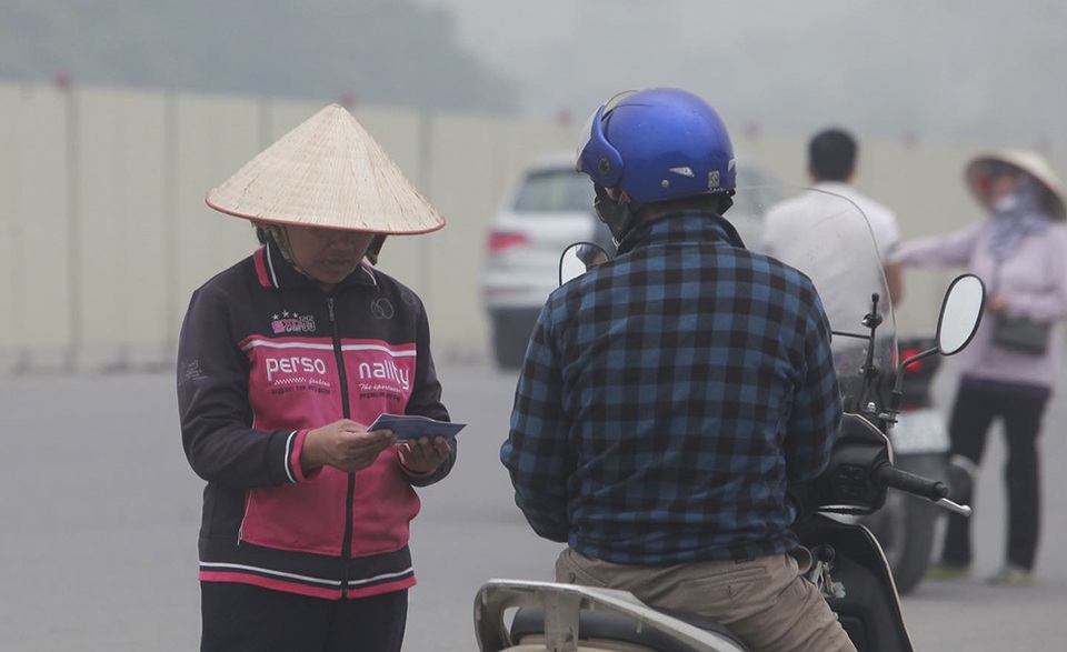 Vé chợ đen trận Việt Nam - UAE: Phe vé “hét giá” gần 4 triệu đồng/cặp vị trí đẹp - 4 Vé chợ đen trận Việt Nam - UAE: Phe vé “hét giá” gần 4 triệu đồng/cặp vị trí đẹp - 4
