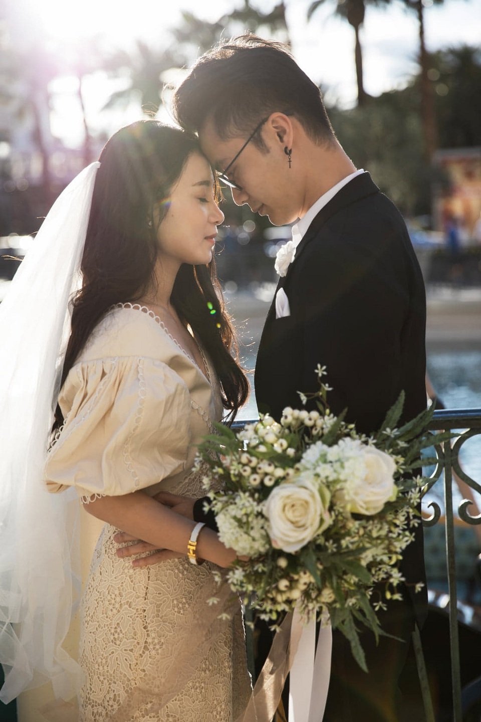 Rich kid Cẩm Tú “khoe” ảnh cưới đẹp long lanh tại Las Vegas - 2