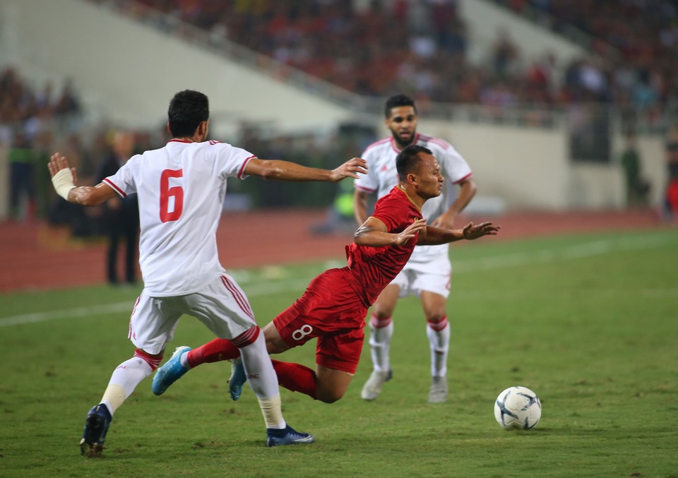 Việt Nam 1-0 UAE: Tiến Linh ghi bàn đẳng cấp - 18 Việt Nam 1-0 UAE: Tiến Linh ghi bàn đẳng cấp - 18