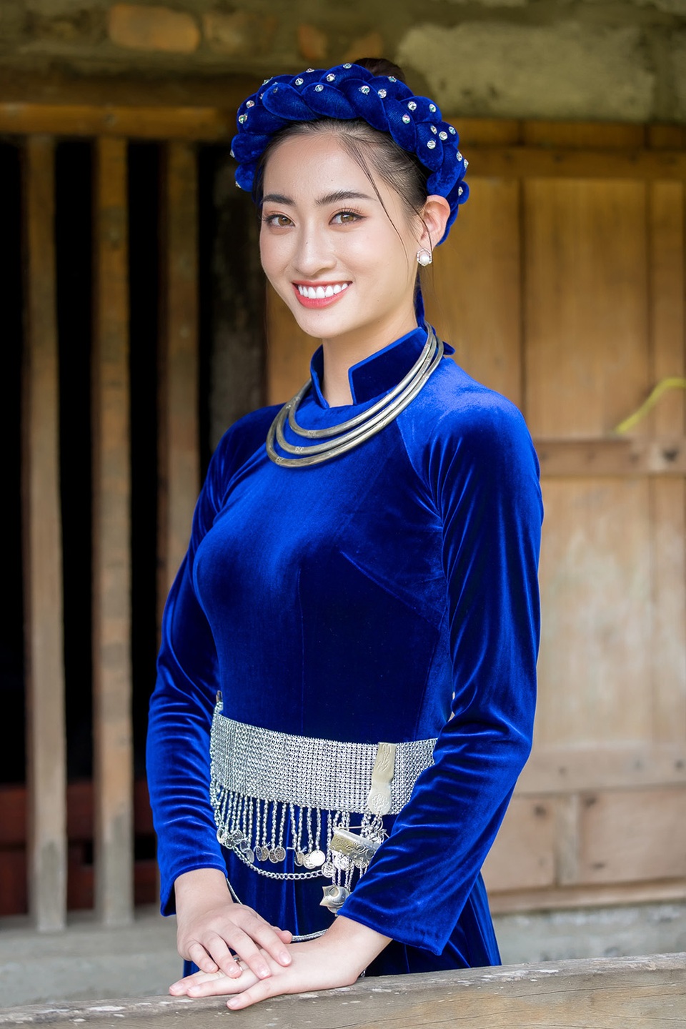 Hoa hậu Lương Thùy Linh xinh đẹp trong hình ảnh thiếu nữ dân tộc Tày - 2 Hoa hậu Lương Thùy Linh xinh đẹp trong hình ảnh thiếu nữ dân tộc Tày - 2