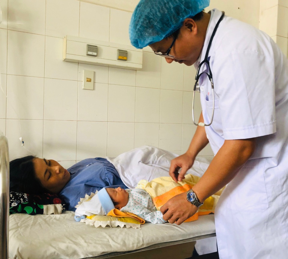 Cứu sống mẹ con thai phụ bị sốt xuất huyết trong tình trạng nguy kịch - 1 Cứu sống mẹ con thai phụ bị sốt xuất huyết trong tình trạng nguy kịch - 1