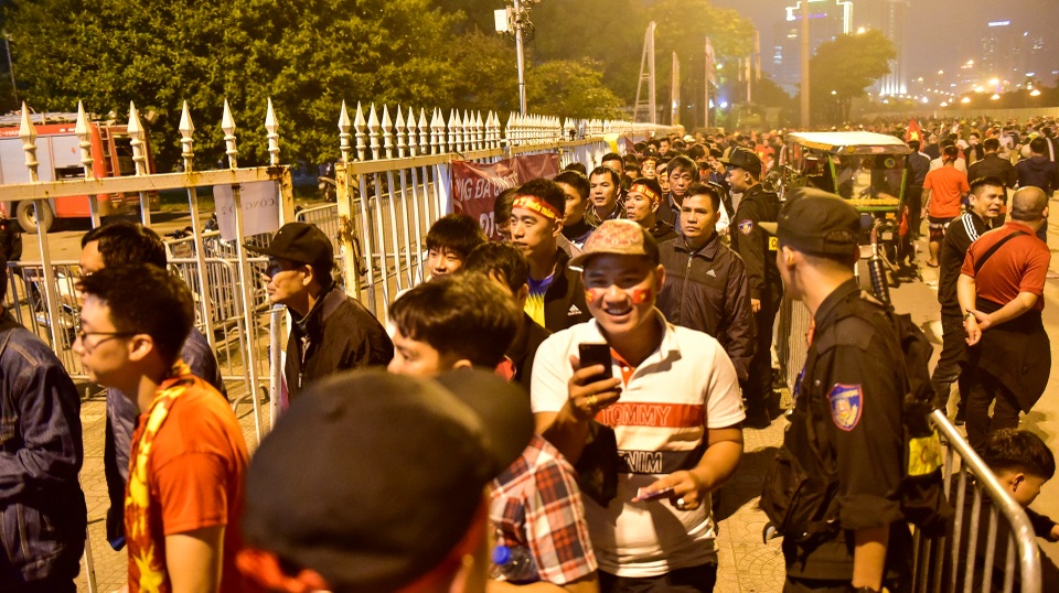 Không khí tại sân Mỹ Đình trước trận tuyển Việt Nam gặp UAE - 8